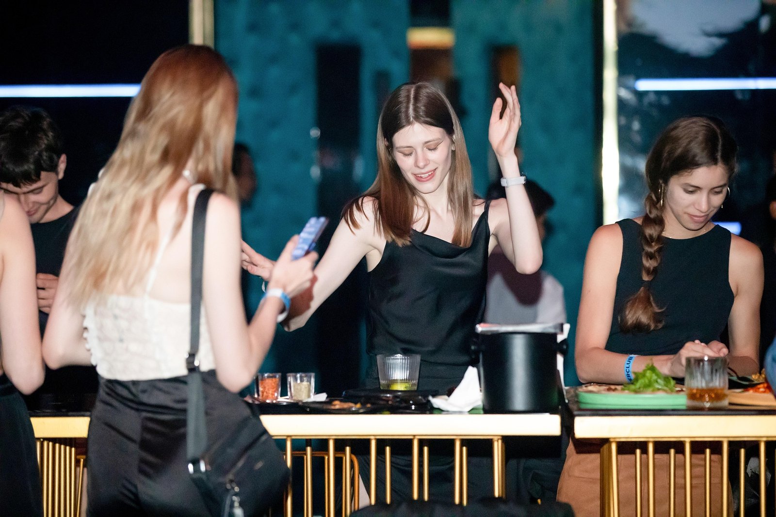 nightlife-8150383_1920